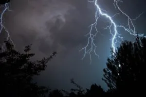 furtuna fulger vijelie meteo