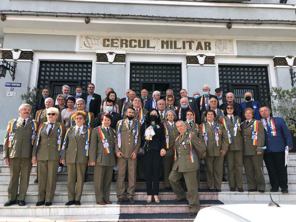simona bucura oprescu si corul veteranilor